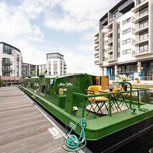 https://the-four-sisters-boatel.edinburghhotelsuk.org