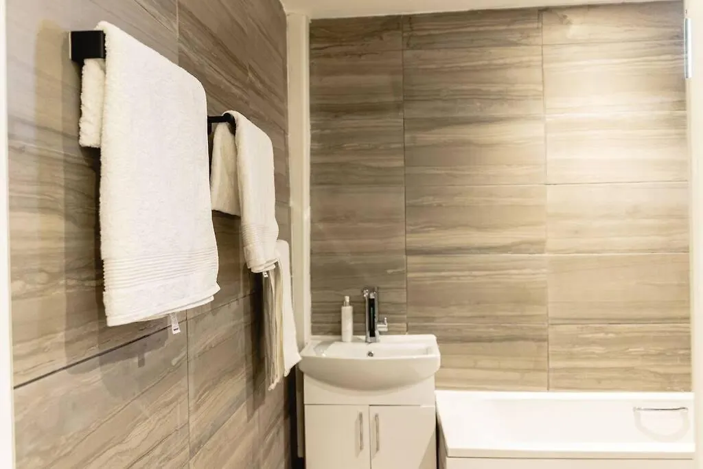 2 Bed With Free Parking Apartment London 0*,  United Kingdom