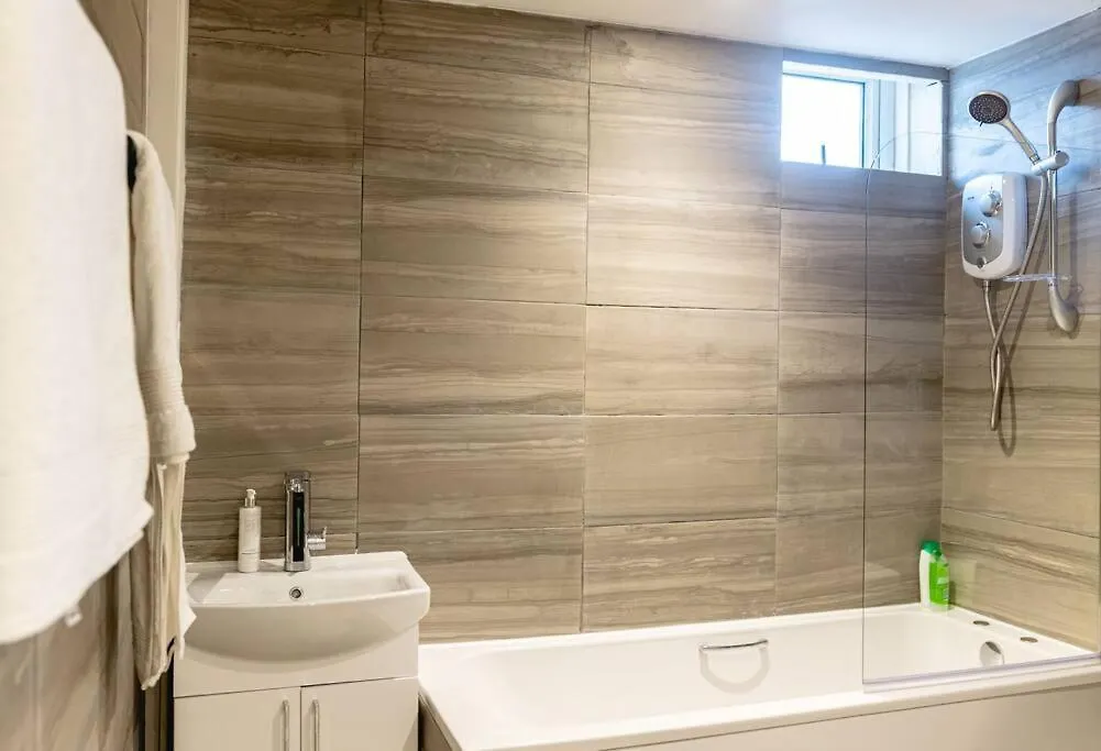2 Bed With Free Parking Apartment London United Kingdom